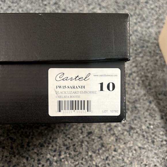 Leather short boots - Picture 3 of 3